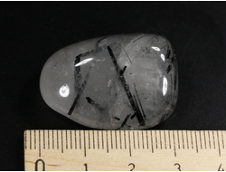 Кварц с черным турмалином (шерл), галтовка, Бразилия (31*25*15 мм, 18 г) №35104