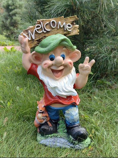 Гном с белкой и табличкой WELCOM 42*25см  1,9кг   полистоун Россия  2598/016794*