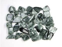 Клинохлор (серафинит), галтовка в ассортименте, Иркутская обл., Коршуновское м-е. (10-20 мм, 0,8-1,5 г) №22746