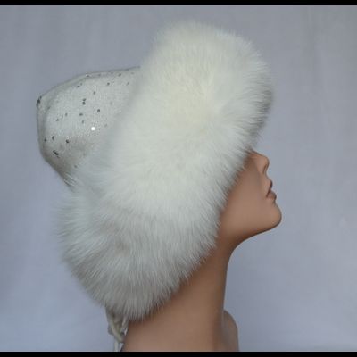 Вязаная итальянская шапка с меховой отделкой Vizio Италия 6457 белая