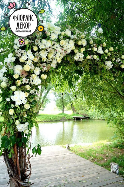 Свадебная арка с цветами