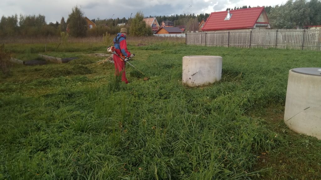 Покос травы и бурьяна