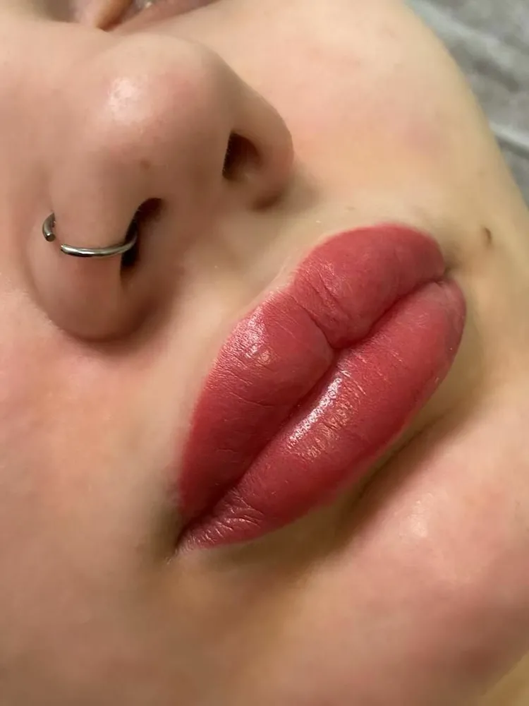 Татуаж губ в исполнении стилистов