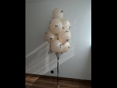 Фонтан из шаров с бантиками