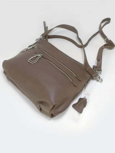 (АРТИКУЛ: 10129/1/5) СУМКА ЖЕНСКАЯ, СРЕДНЕГО РАЗМЕРА, НАТУРАЛЬНАЯ КОЖА, ТЕМНО-БЕЖЕВАЯ, С НАРУЖНЫМИ КАРМАНАМИ, С ПЛЕЧЕВЫМ РЕМНЕМ