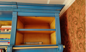 Библиотека модульная с лестницей и регулируемыми полками.