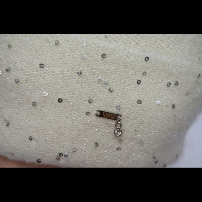 Белая женская шапка с отворотом  и пайетками Vizio Италия 6943 CRY