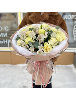 Сборный букет с розами и альстромерией