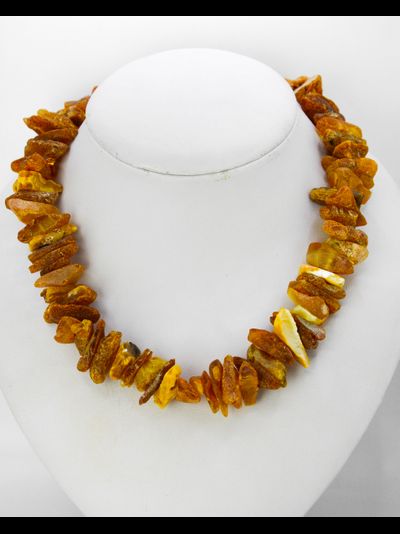 Лечебные бусы из крупного янтаря