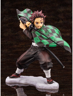 Фигурка 1/8  Тандзиро Камадо (Tanjirou Kamado)