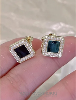 Модель : АЛ-337.Клипсы квадратные со стразами и черным камнем