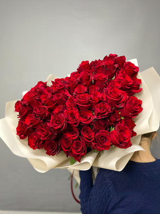 Букет в виде сердца, красные розы купить, цветы любимой, букет жене, букет красных роз, розы эквадор