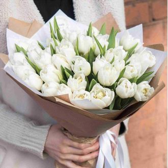 Тюльпаны белого цвета (39 шт.) в крафт-букете