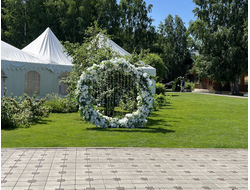 Арка для выездной церемонии "Цветочное кольцо"
