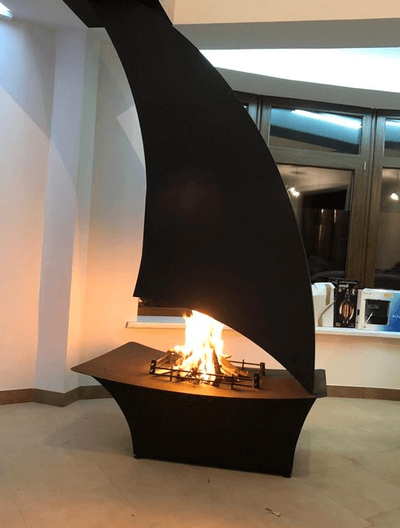 Современный подвесной камин ПАРУС