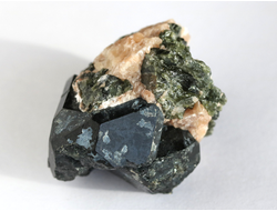 Шпинель черная на породе, Россия, Якутия (38*30*28 мм, 49 г) №18218