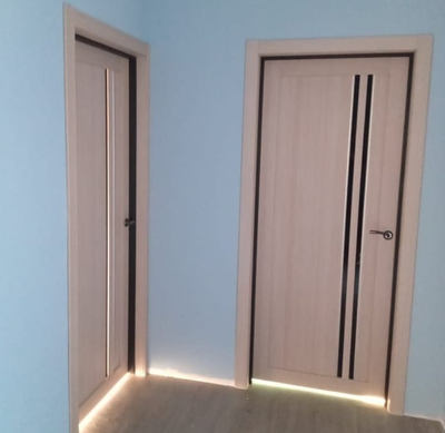 OPTIMA PORTE/ TURIN 525 АПС ДУБ БЕЛЕНЫЙ/ LACOBEL ЧЕРНЫЙ ЛАК