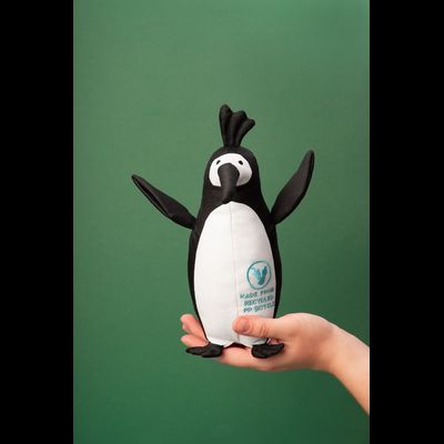 Игрушка для животных "Пингвинчик Пол"