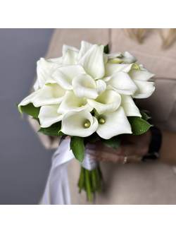 Букет невесты  из 25 белых калл