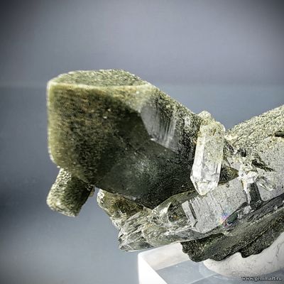 Горный хрусталь с включениями хлорита. Северная Осетия. 55*25*23мм