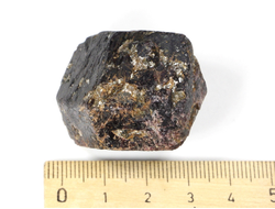 Гранат Альмандин кристалл, Россия, Кольский п-ов, Тахлинтуайв гора (36*30*25 мм, 68 г) №26354