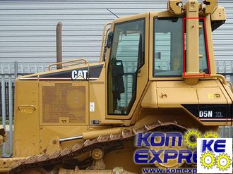 Стекло за дверью левое неподвижное CAT D5NXL D6NLGP D6NXL