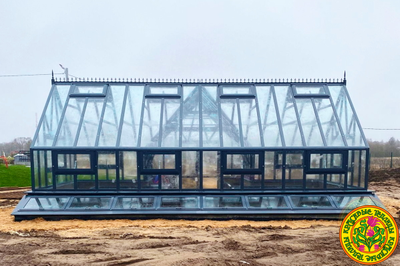 Базовая комплектация теплицы в английском стиле с холлом из стекала и алюминия ИМПЕРИАЛ размером 4000 х 10000 мм