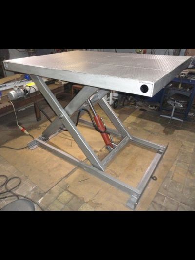Гидравлический стол ножничного типа