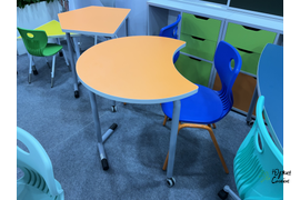Стол фигурный лекционный "Луна" и стул ученический СПК