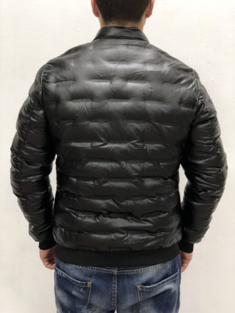 Бомбер весенний черный