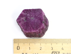 Корунд красный (рубин), кристалл, Мьянма (29*24*17 мм, вес: 30 г) №24856