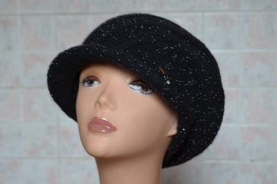 Вязаная кепка с бисером женская зимняя