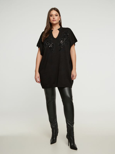 Джемпер с модной вышивкой пайетками