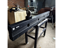 Линейка поверочная гранитная ШП-ТК твердокаменная 2000х200х80 мм Л-00004 Сторона 1-ая (28.9 мкм 2 Кл.) Сторона 2-ая (6.9 мкм 0 Кл.) с калибровкой