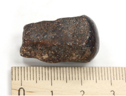 Корунд с иризацией, кристалл, полировка с одной стороны, Индия (26*16*15 мм, 15 г) №29904