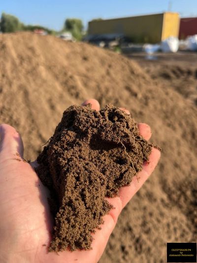 коричневый полевой грунт