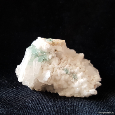 Апофиллит и стильбит на породе 40*38*21мм.