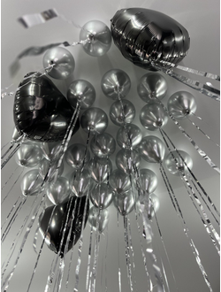 Коробка-сюрприз чёрная с 30 шарами и 3 сердечками внутри