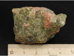 Унакит, необработанный образец, ЮАР (45*30*28 мм, 46 г) №38257