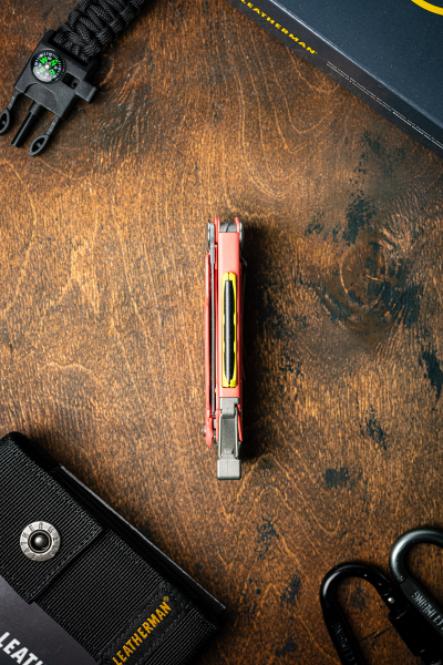 Leatherman Signal Guava
