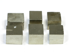 Пирит, кристалл в ассортименте, Испания (10-12 мм, 5-7 г) №21906