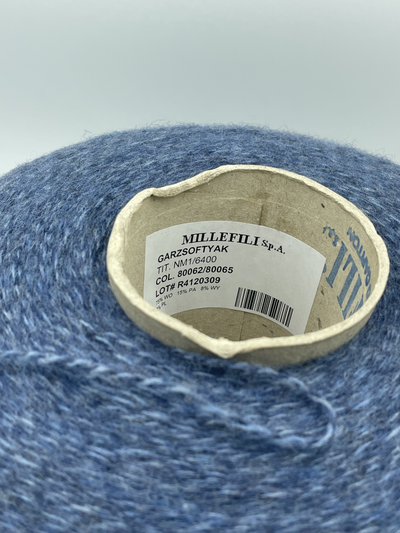 MILLEFILI art.GARZSOFTYAK Nm. 640 метров в 100 граммах 75% WO (шерсть), 8% WY ( шерсть яка), 15% PA, 2% PL Цв. 80062/80065 Джинс
