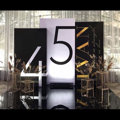 Модульная черно-белая фотозона с сухоцветами и кубами № 1479