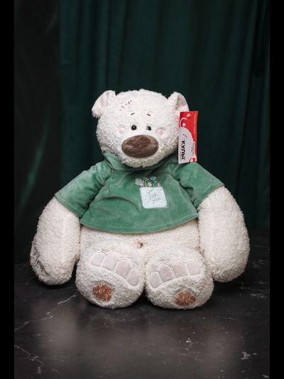 Белый плюшевый мишка