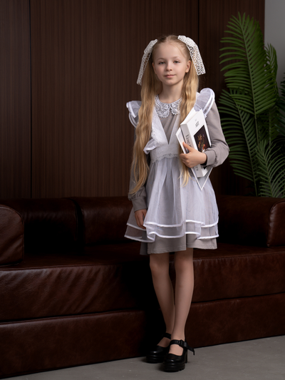 Платье серое с кружевным воротником