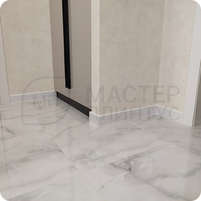 Плинтус ХДФ Dollken Cubu Flex Life 60мм Х 2,5 м Белый RAL 9003 в интерьере 10