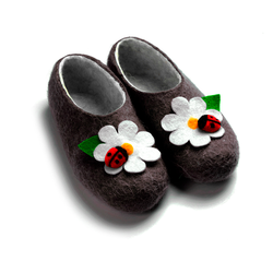 Купить тапки из войлока «Божья коровка на ромашке»