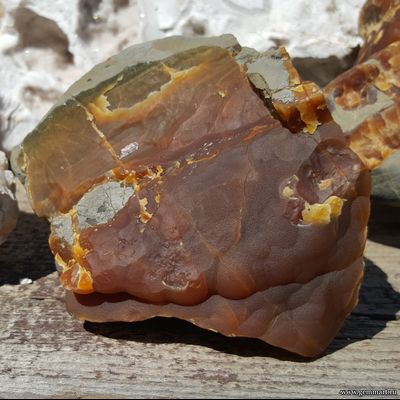 Почки Симбирцита (Кальцит) — галтовка рекой