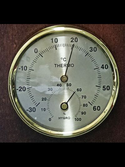 Метеостанция с часами Бриг КМ93001-1-ЧБ(ТГ)-М