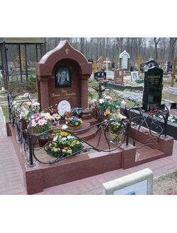 Гранитный комплекс на могилу с колоннами